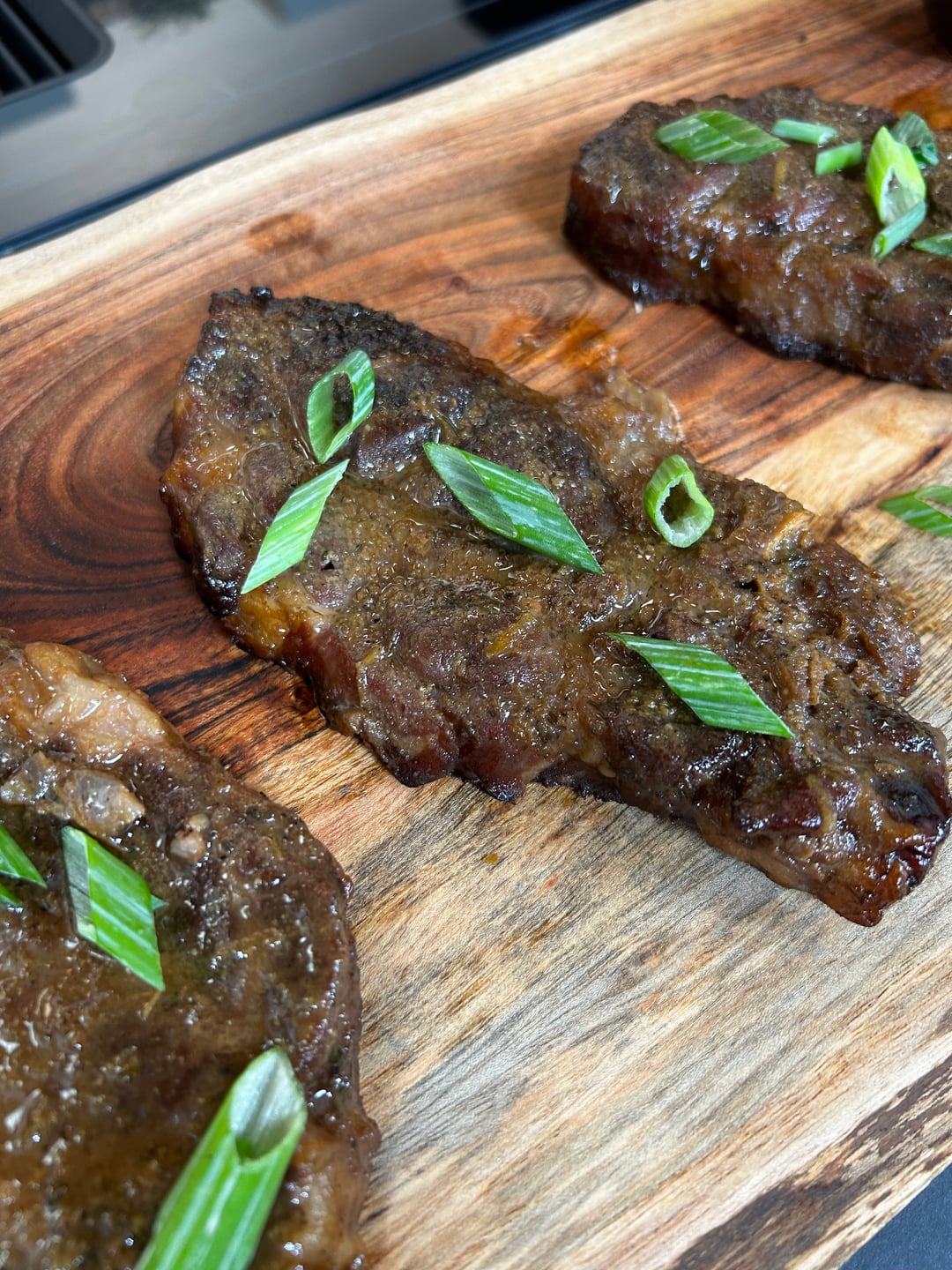 Αρωματικές μπριζόλες στο φούρνο - Recipe image
