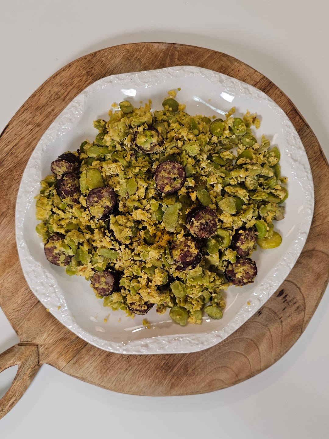 Κουκιά με λουκάνικα και αυγά - Recipe image