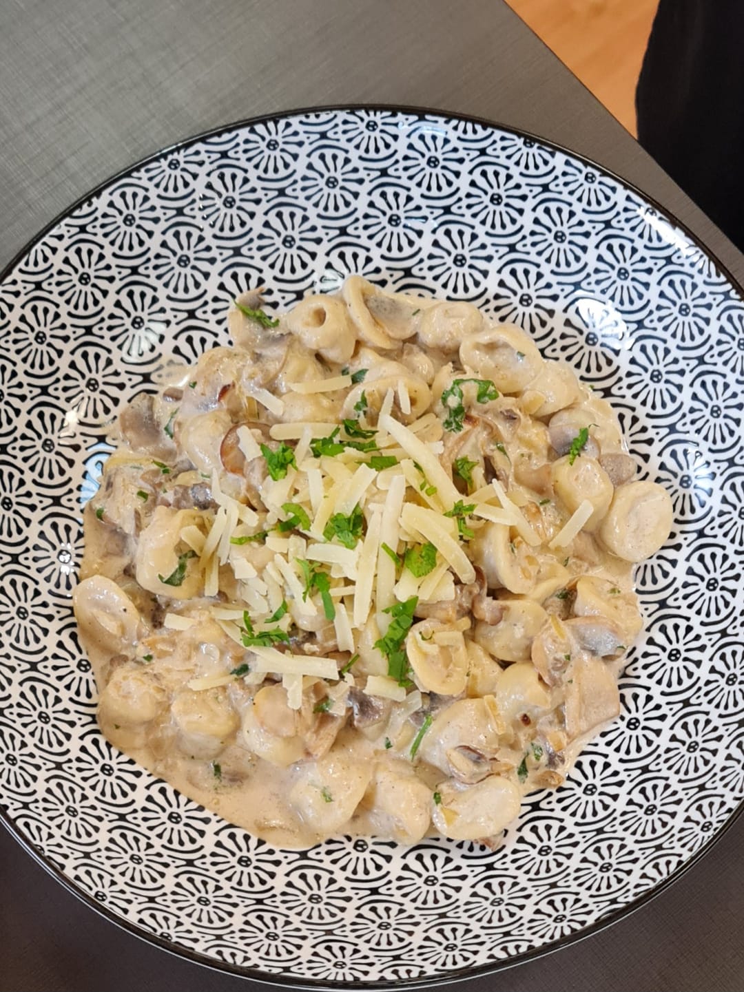 Καλοηρκά με σάλτσα μανιταριών και κρέμα γάλακτος - recipe