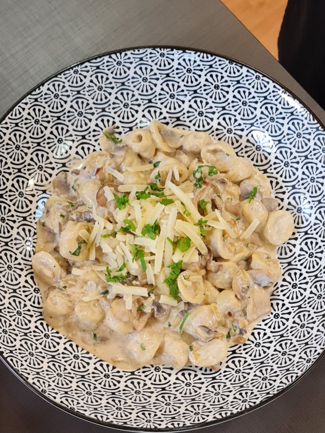 Καλοηρκά με σάλτσα μανιταριών και κρέμα γάλακτος - Video recipe thumbnail