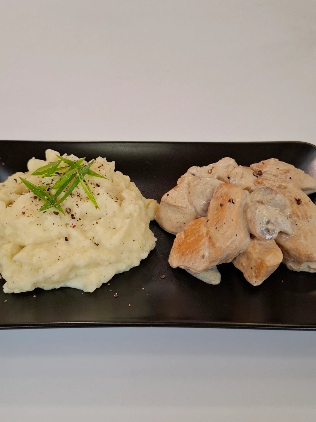 Κοτόπουλο με σάλτσα Νταϊάνα - Video recipe thumbnail