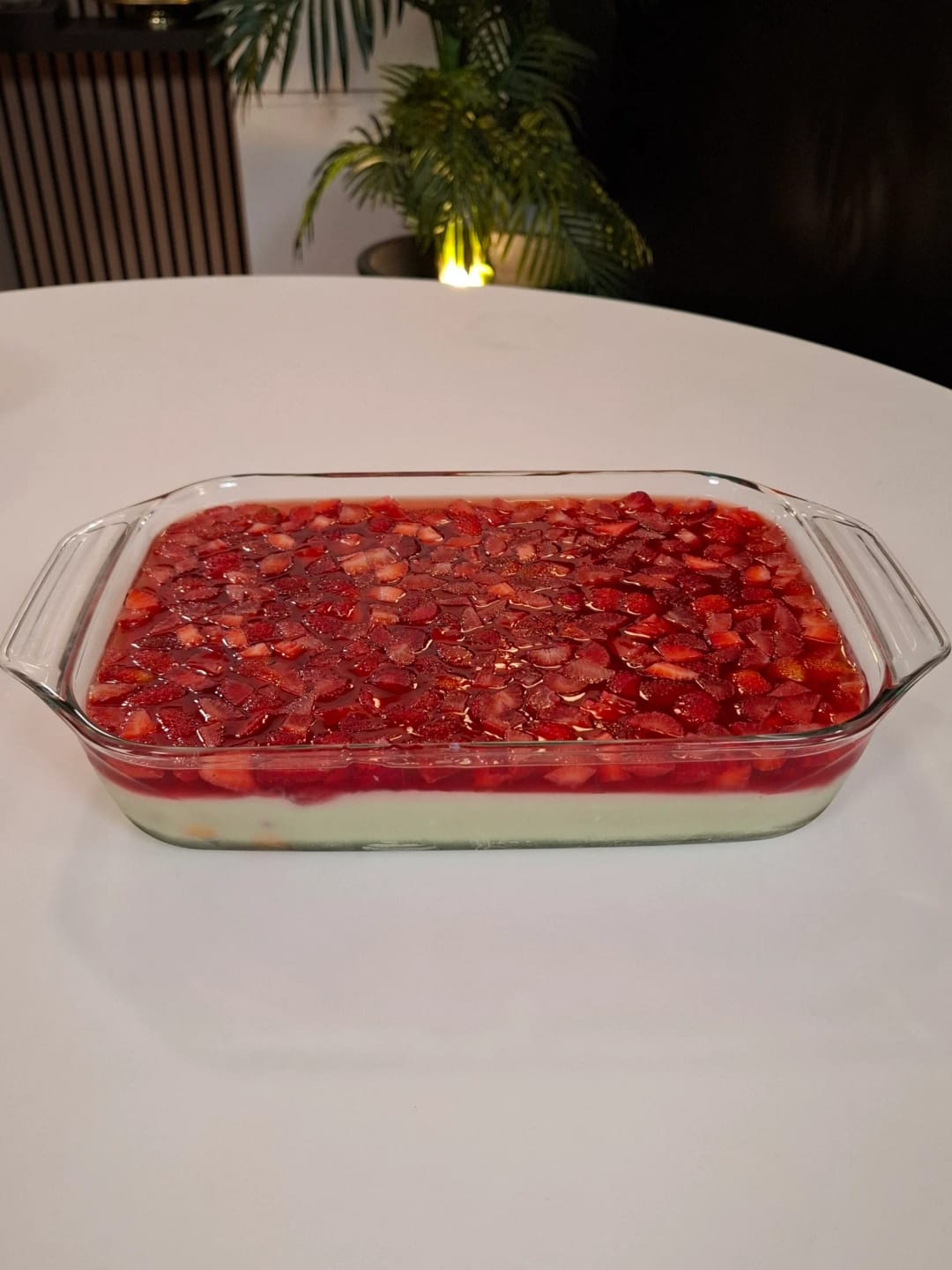Κρέμα με χαλεπιανά και φράουλες - recipe