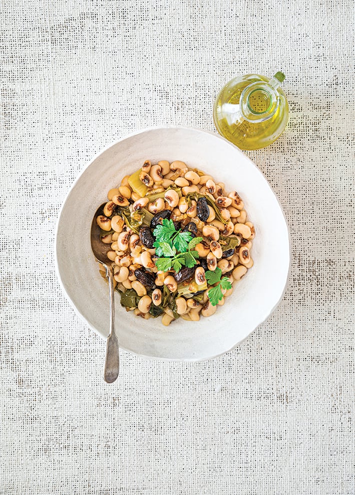 Κυπριακό λουβί με λάχανα και τηγάνιση με κρεμμύδια και ελιές - Recipe image