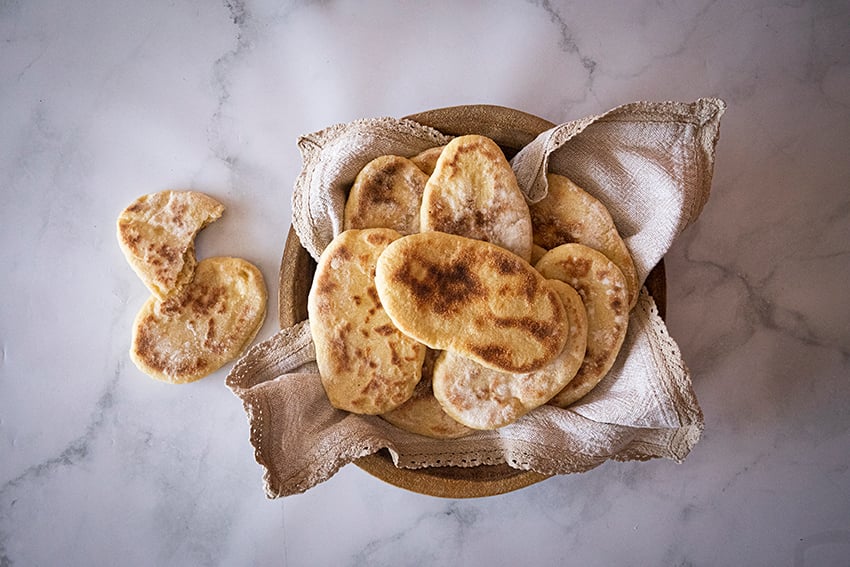 Κυπριακές πίτες για σουβλάκια - Recipe image