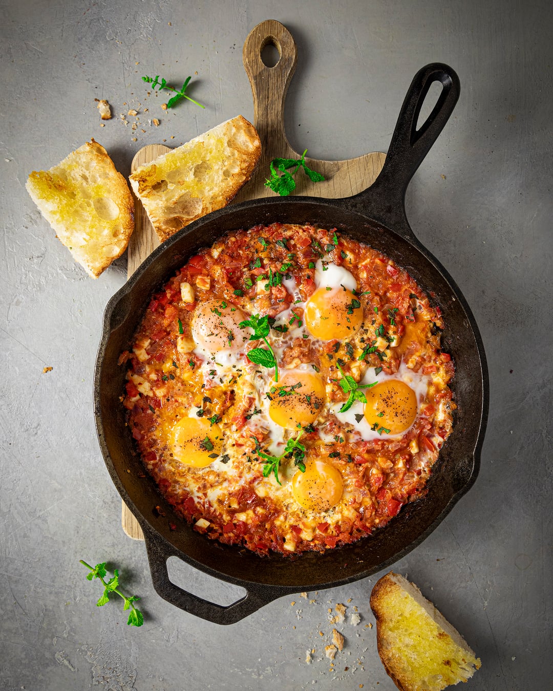«Κυπριακή» shakshuka με χαλλούμι - Recipe image