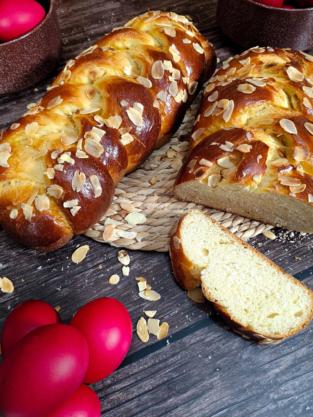 Αφράτα παραδοσιακά τσουρέκια - Recipe image