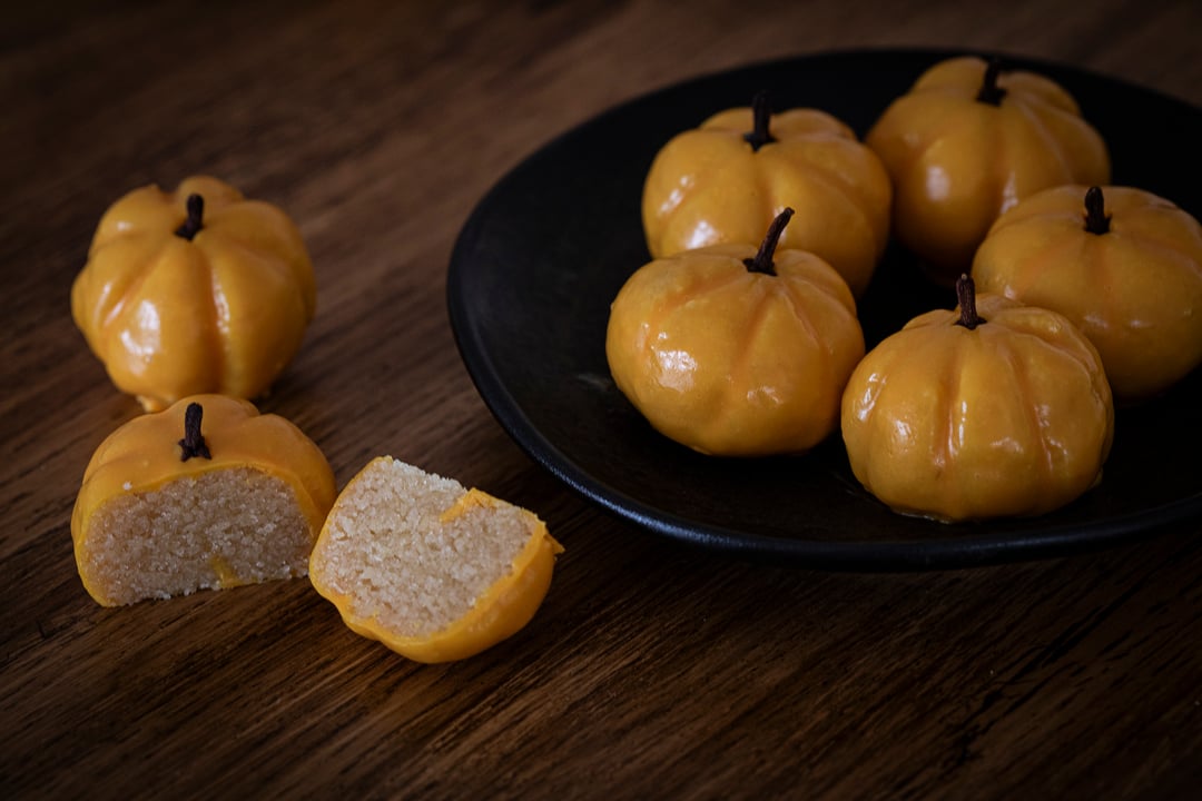 Αμυγδαλωτά κολοκύθα για το Halloween - Recipe image