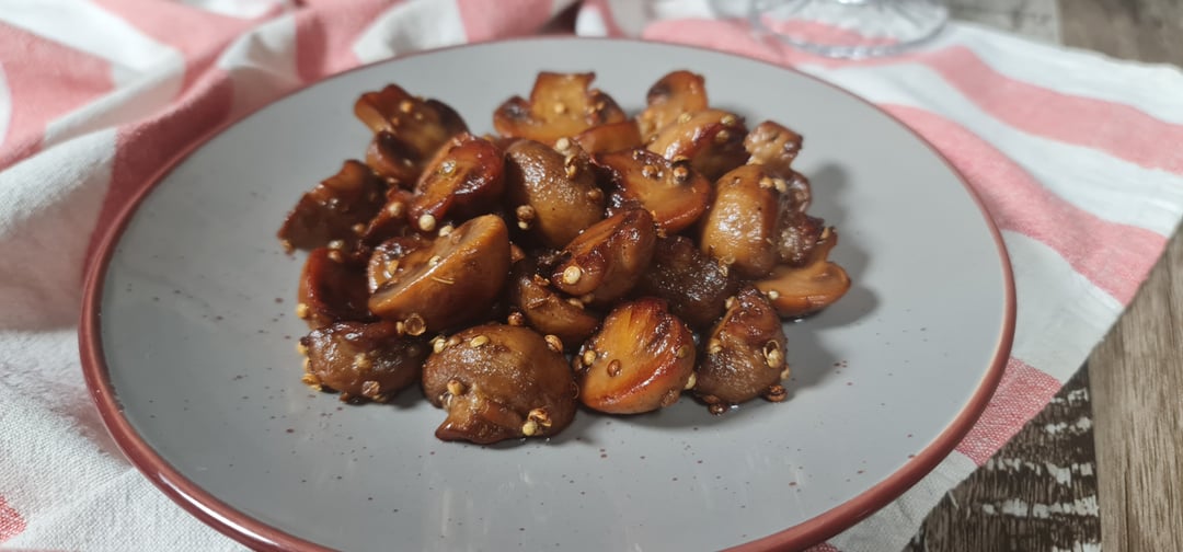 Mushrooms with Wine and Coriander - Recipe image