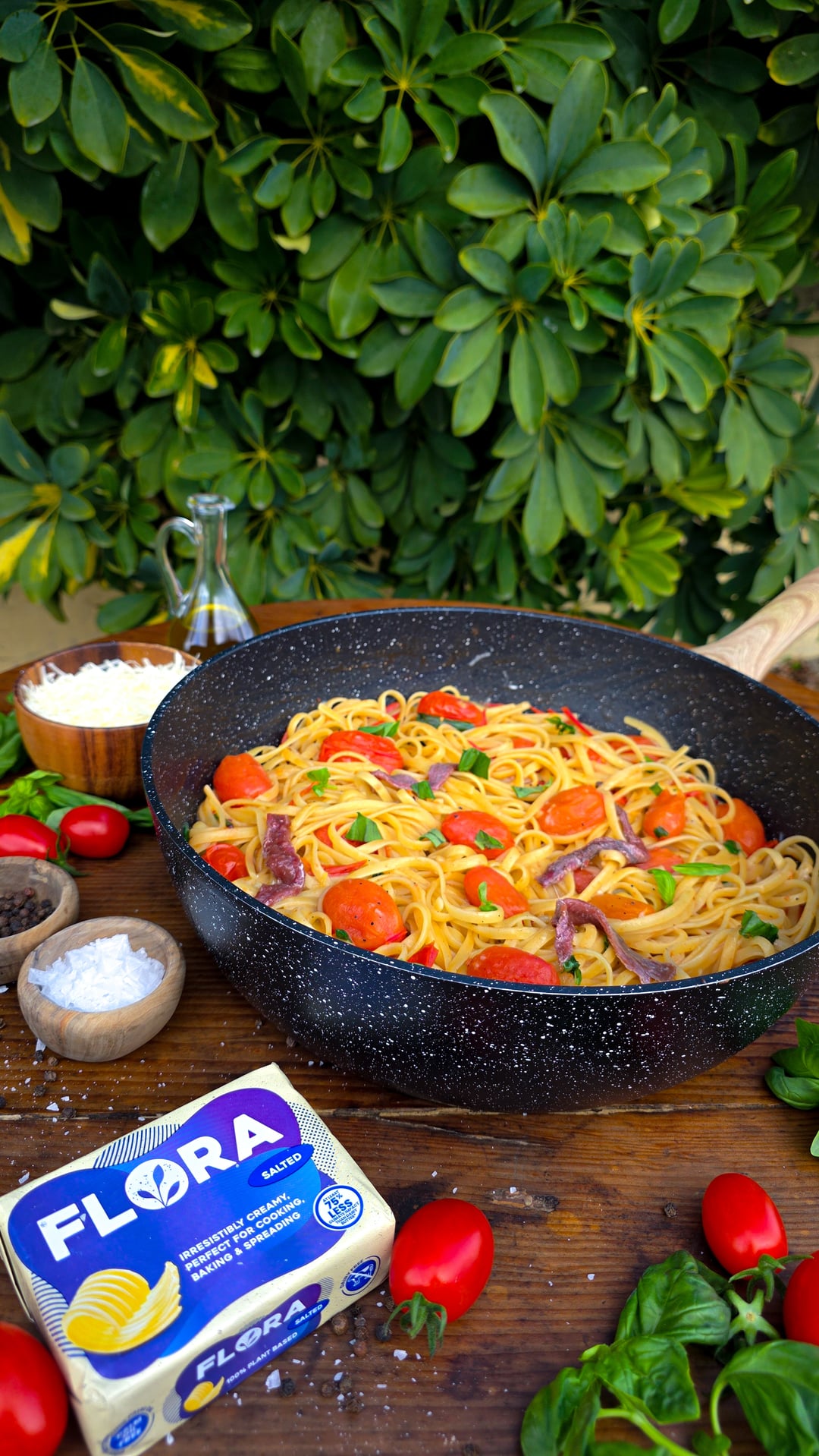 Μακαρονάδα στο τηγάνι με ντοματίνια και αντζούγια - Recipe image