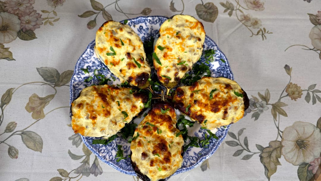 Papoutsakia (Stuffed Eggplant Boats) with Ground Meat and Yogurt Cream - recipe