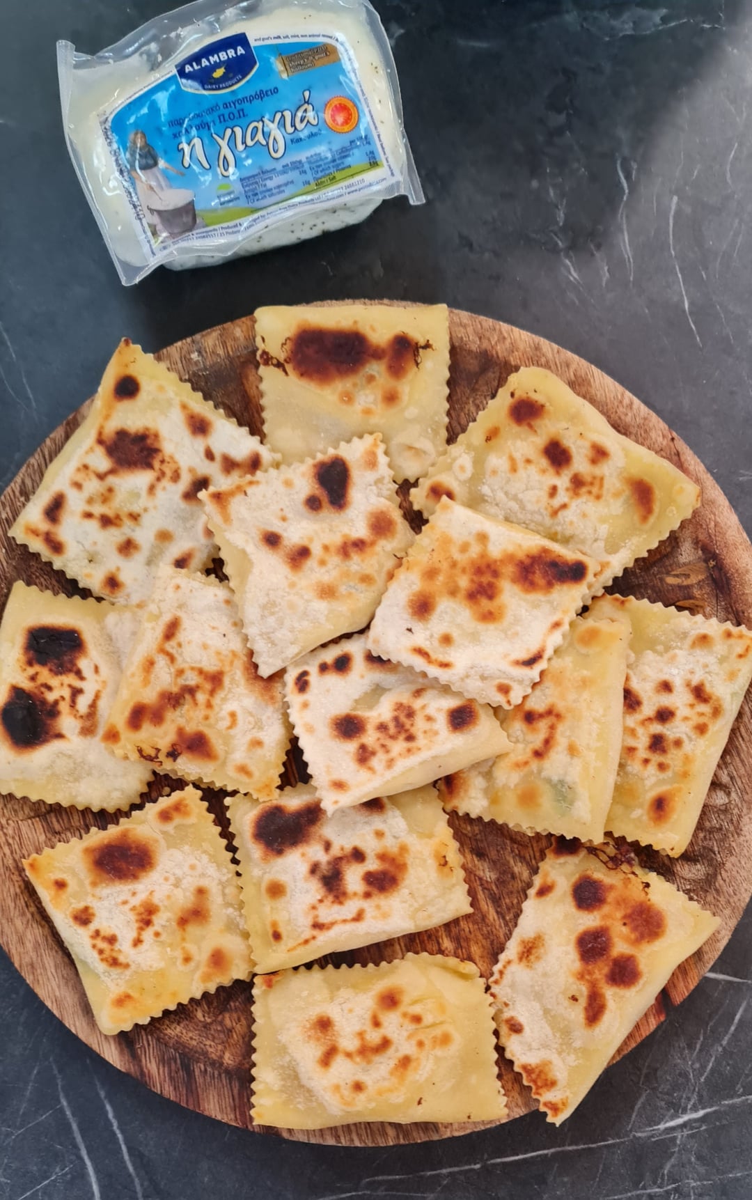 Πουρέκια με χαλλούμι στη σάτζιη - Recipe image