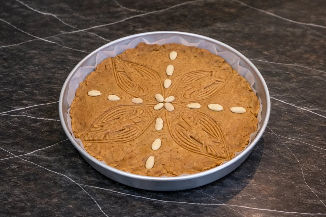 Smyrniot Vasilopita and Aetoudakia (Little Eagles) - Video recipe thumbnail