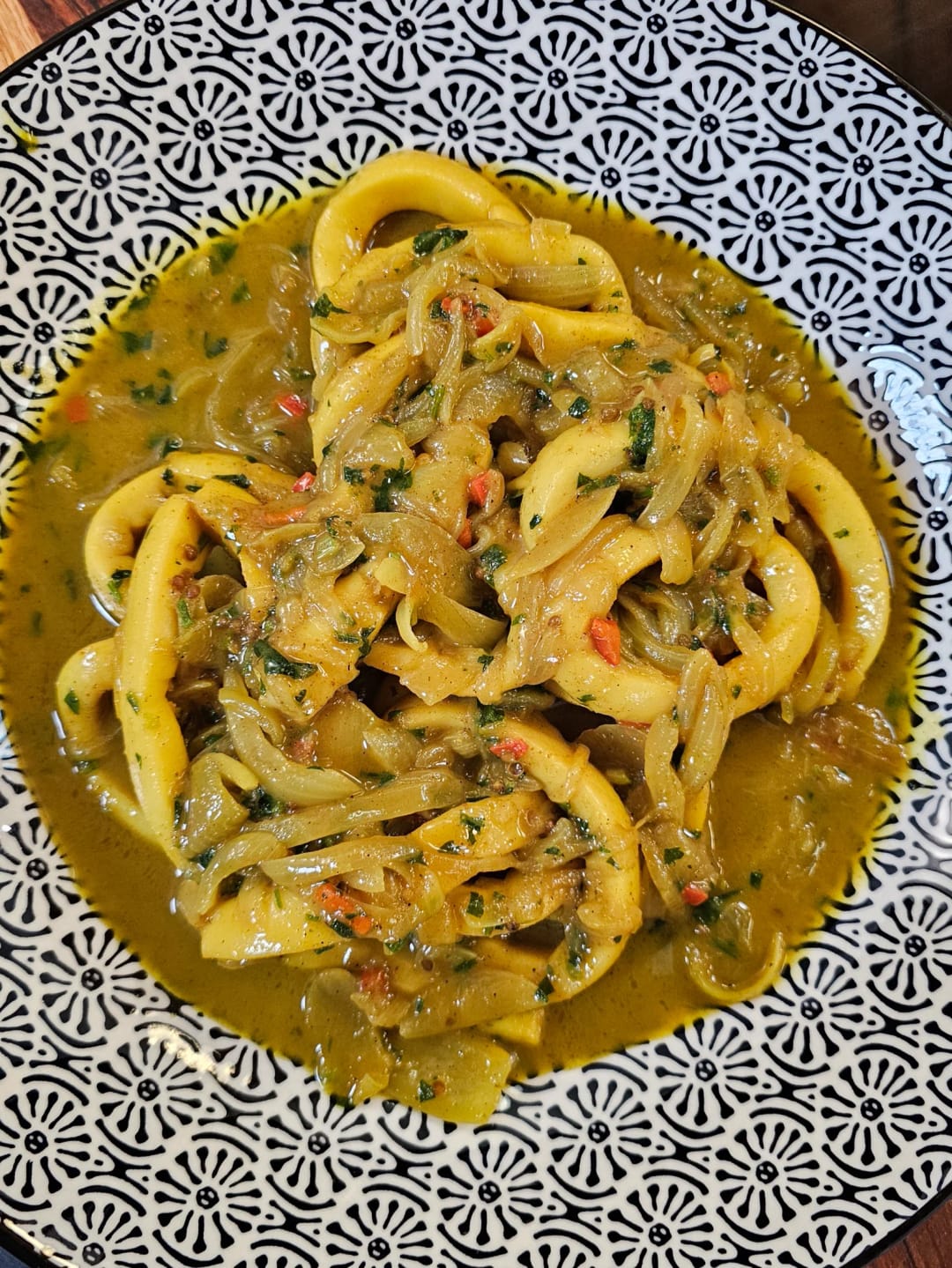 Καλαμάρι με κάρι και γάλα καρύδας - recipe