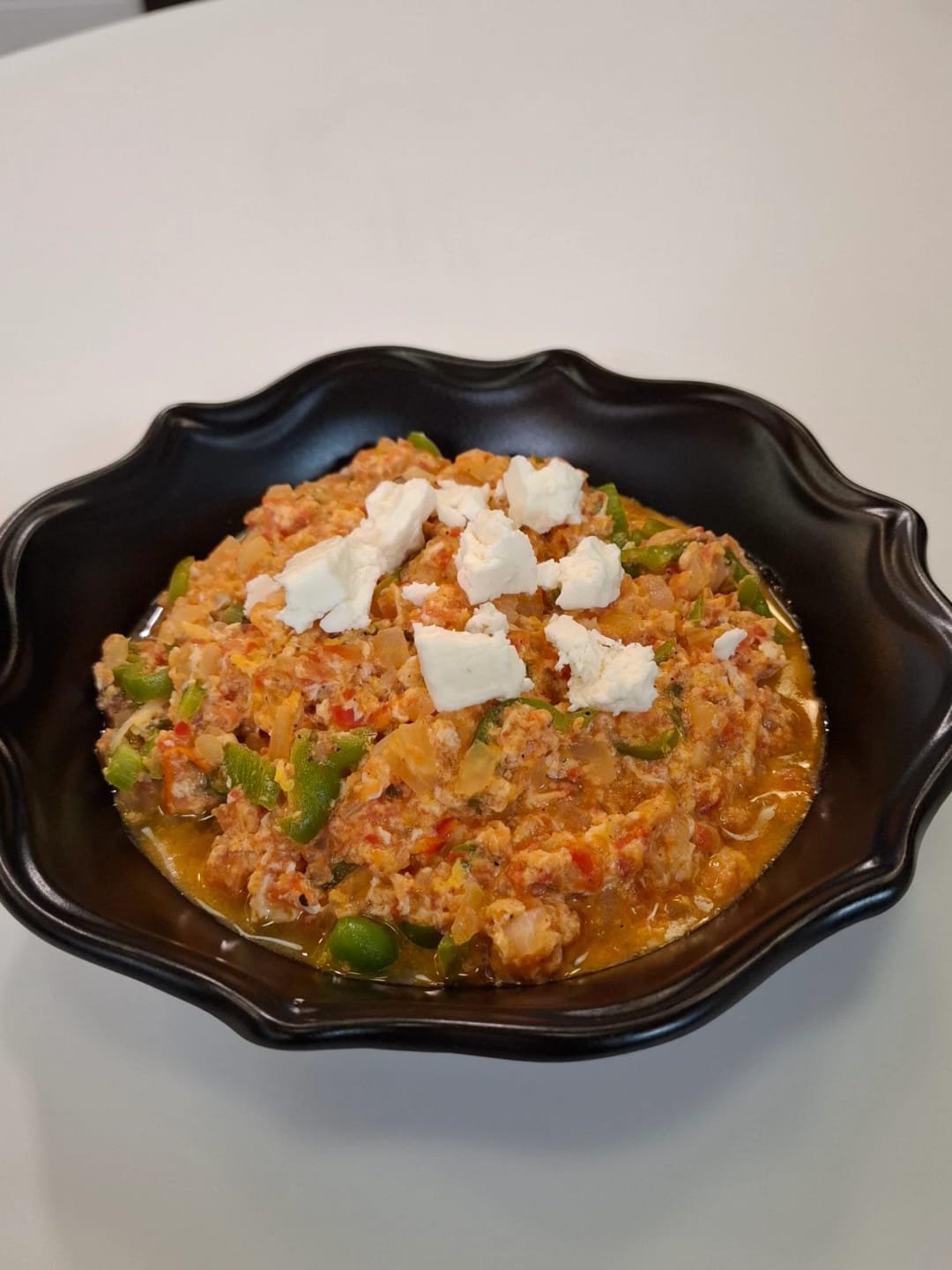 Στραπατσάδα με φέτα και πράσινη πιπεριά - recipe