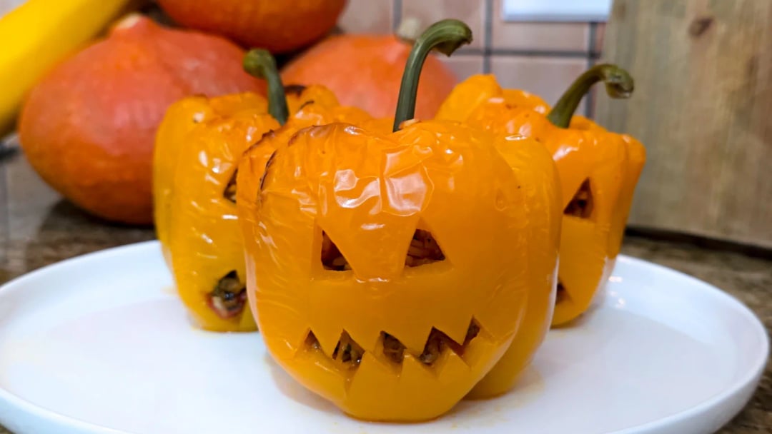 Γεμιστές πιπεριές για το Halloween - Recipe image