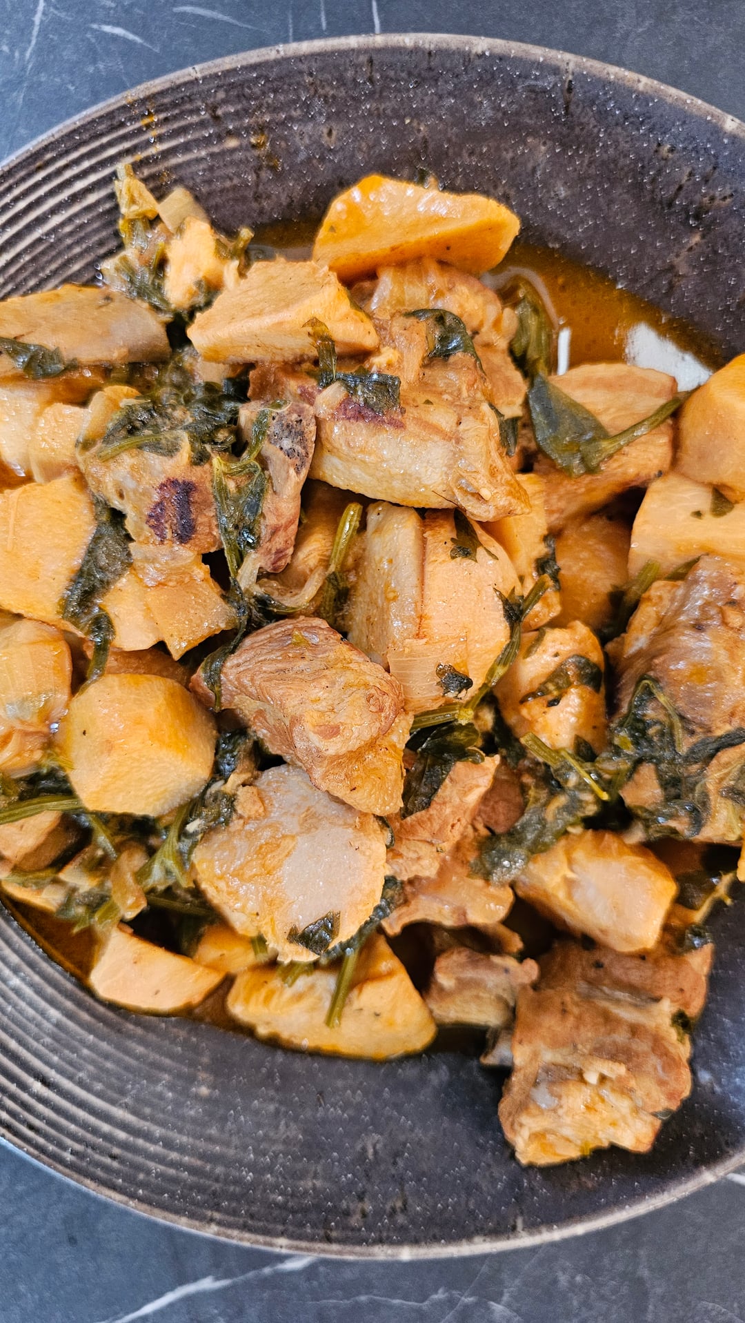 Κολοκάσι με χοιρινό γιαχνί - Recipe image