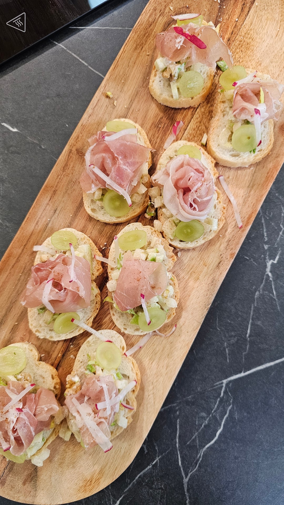 Waldorf Salad με προσούτο - Recipe image