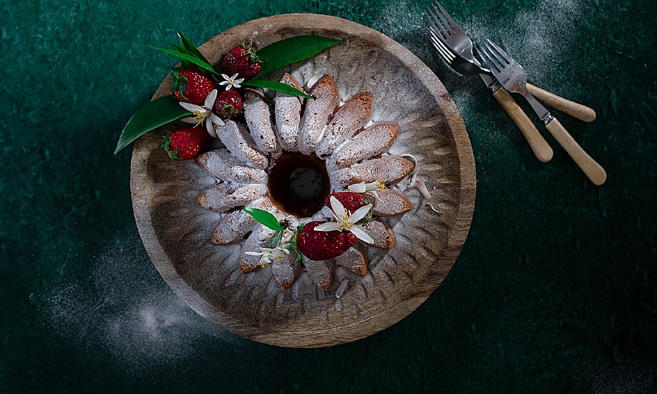 Κέικ με άσπρη σοκολάτα και φράουλες - Recipe image
