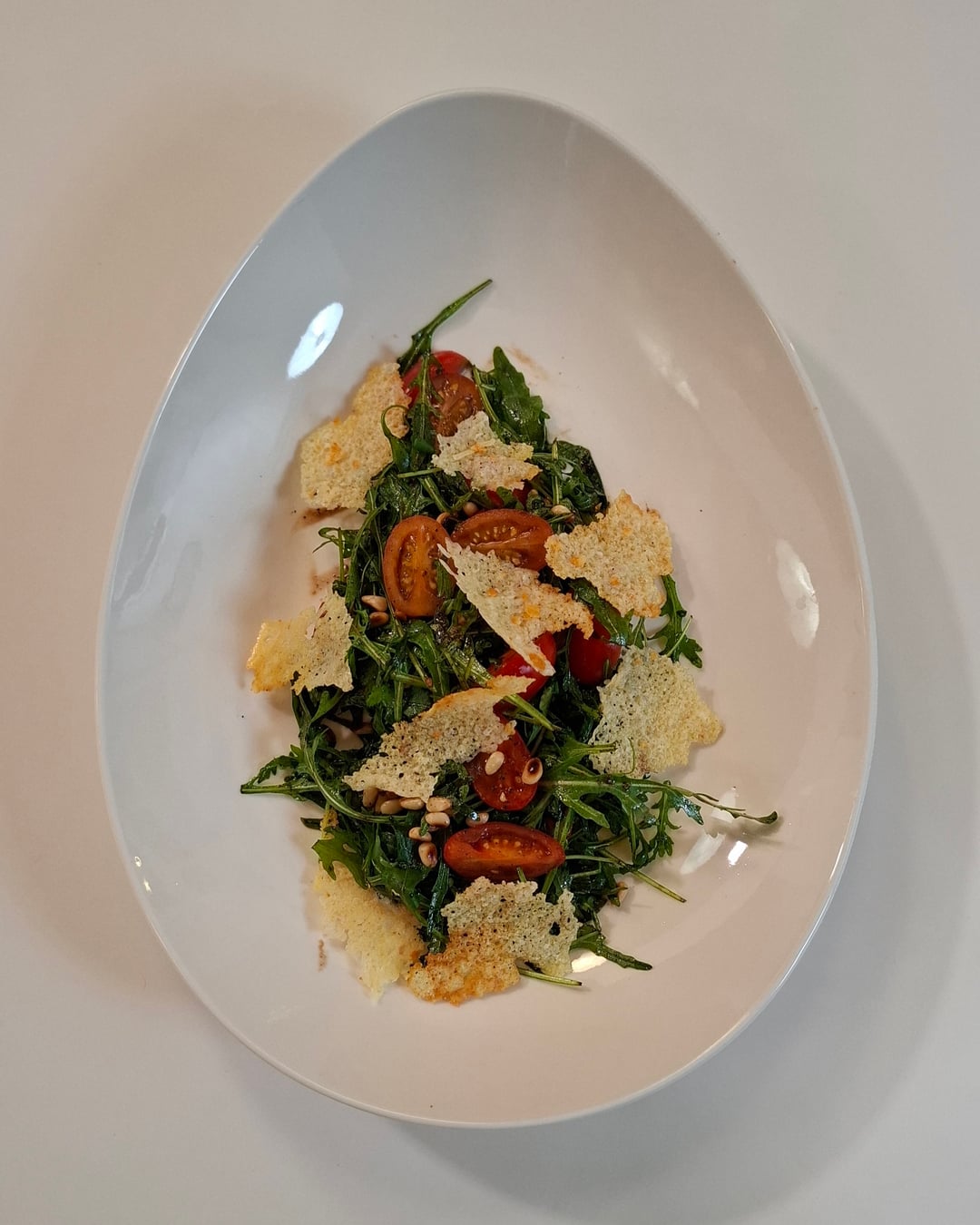 Σαλάτα με άγρια ρόκα και παρμεζάνα - Video recipe thumbnail